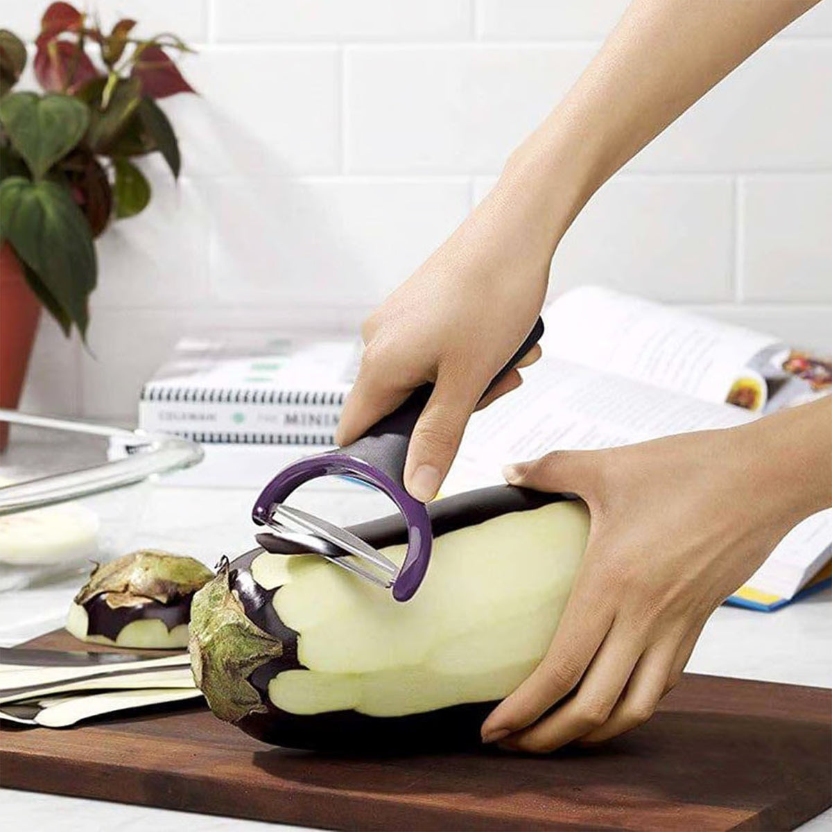 Supermom Dual Tone Peeler With Ultra Sharp Stainless Steel Blade (1 Pc)